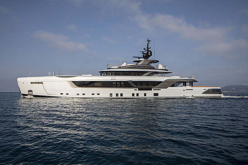_Admiral 55 m- exterior-aluminium-yacht